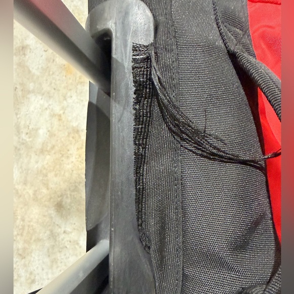 Wilson Super Tour Tennis Duffel Bag - Picture 14 of 15